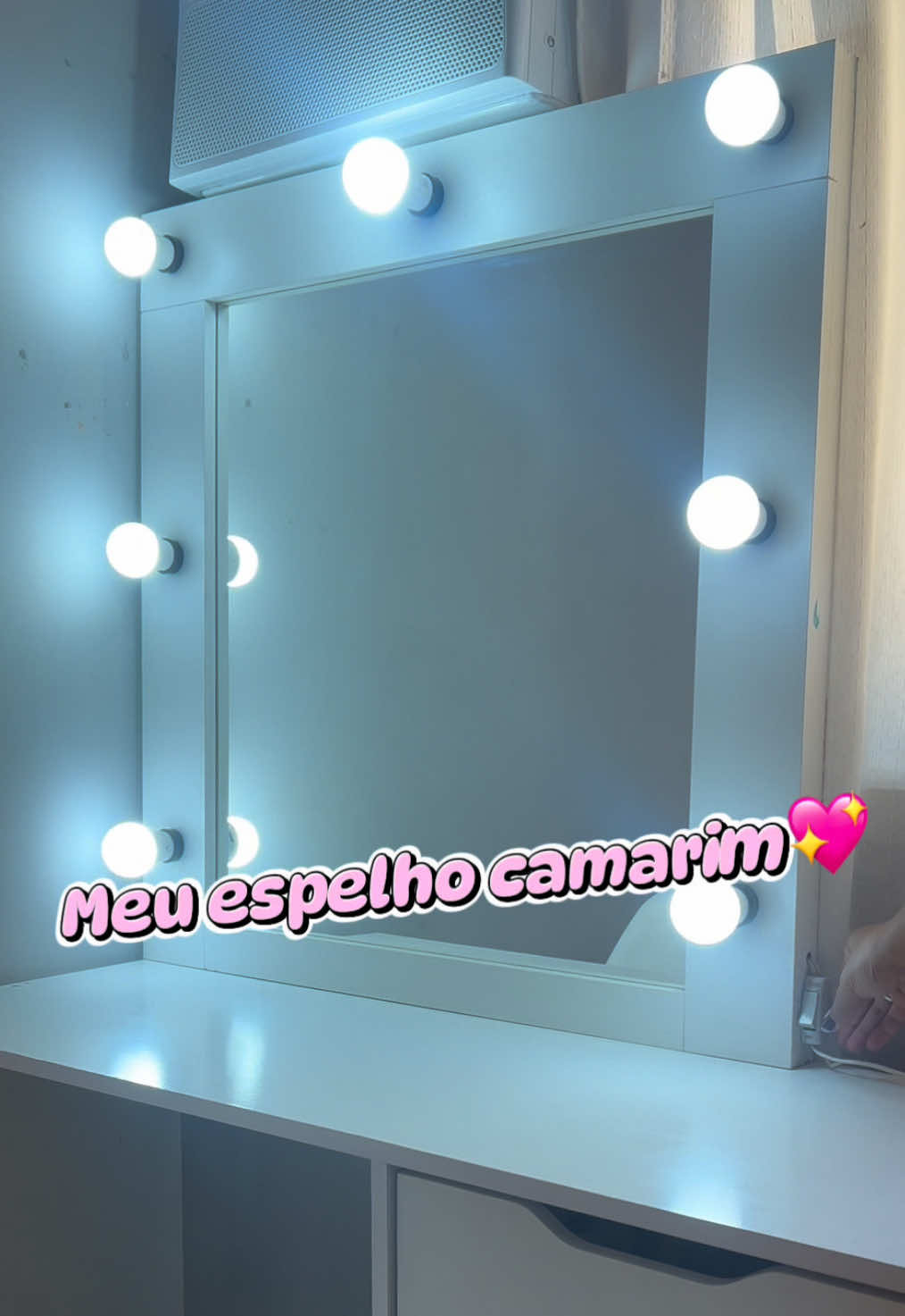 Um sonho realizado!!! 🥹💖 (Ignorem minha cara limpando kkkkkk eu não sabia que eu tava tão séria mas tô MUITO GRATA! 💖)  #espelhocamarim #marketplacefacebook #penteadeira #penteadeiracamarim #espelho #camarim 