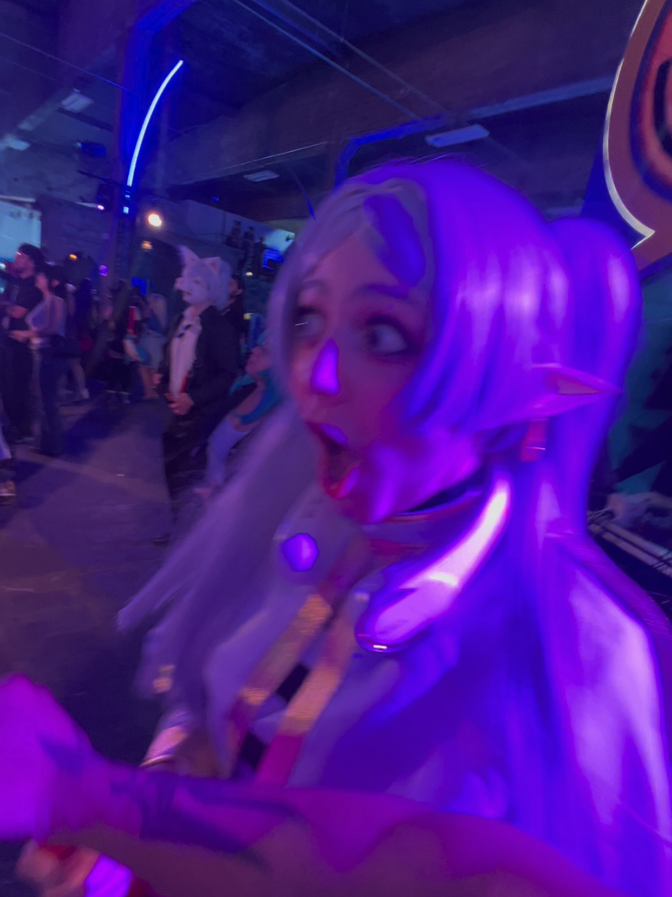 just tryna mind my own business #cosplay #frierenbeyondjourneysend #frieren #cosplaygirl #elf #fyp