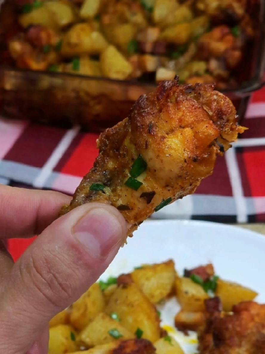 Coxinhas da Asa, com Batata e Bacon!  ✔️ Ingredientes: Coxinhas da Asa 500g Bacon 50g ✔️ Marinada Sal a gosto Pimenta-do-Reino a gosto Colorau 1 colher de chá  Páprica defumada 1 colher de chá  Cebola ralada 1/2 Alho Amassados 2 dentes Mostarda 1 colher de sopa Maionese 1 colher de sopa Óleo 2 colheres de sopa  ✔️Tempero das batatas Batatas 3 unidades Sal a gosto Páprica defumada 1 colher de chá  Orégano a gosto Óleo 1 colher de chá  ✔️ Finaliza com Cebolinha a gosto #coxadefrango  #frango #frangoassado #comida #culinária #comidatiktok #receita #foryoupage #fyp 