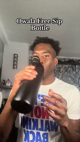 Oh my God a free sip water bottle? #freesip #freesiptumbler #sip #dealsforyoudays #tiktokshopcreatorpicks #TikTokshopbacktoschool