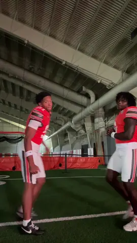 Twin nem ⛹🏿‍♂️ #foryou #fyp #football #mediaday #drip #overtime #dance #twin #bowlinggreen @Middy 
