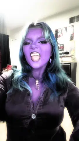I love freaks who paint their body #purple #goth #fypシ #fyp #unaturalskincolor 