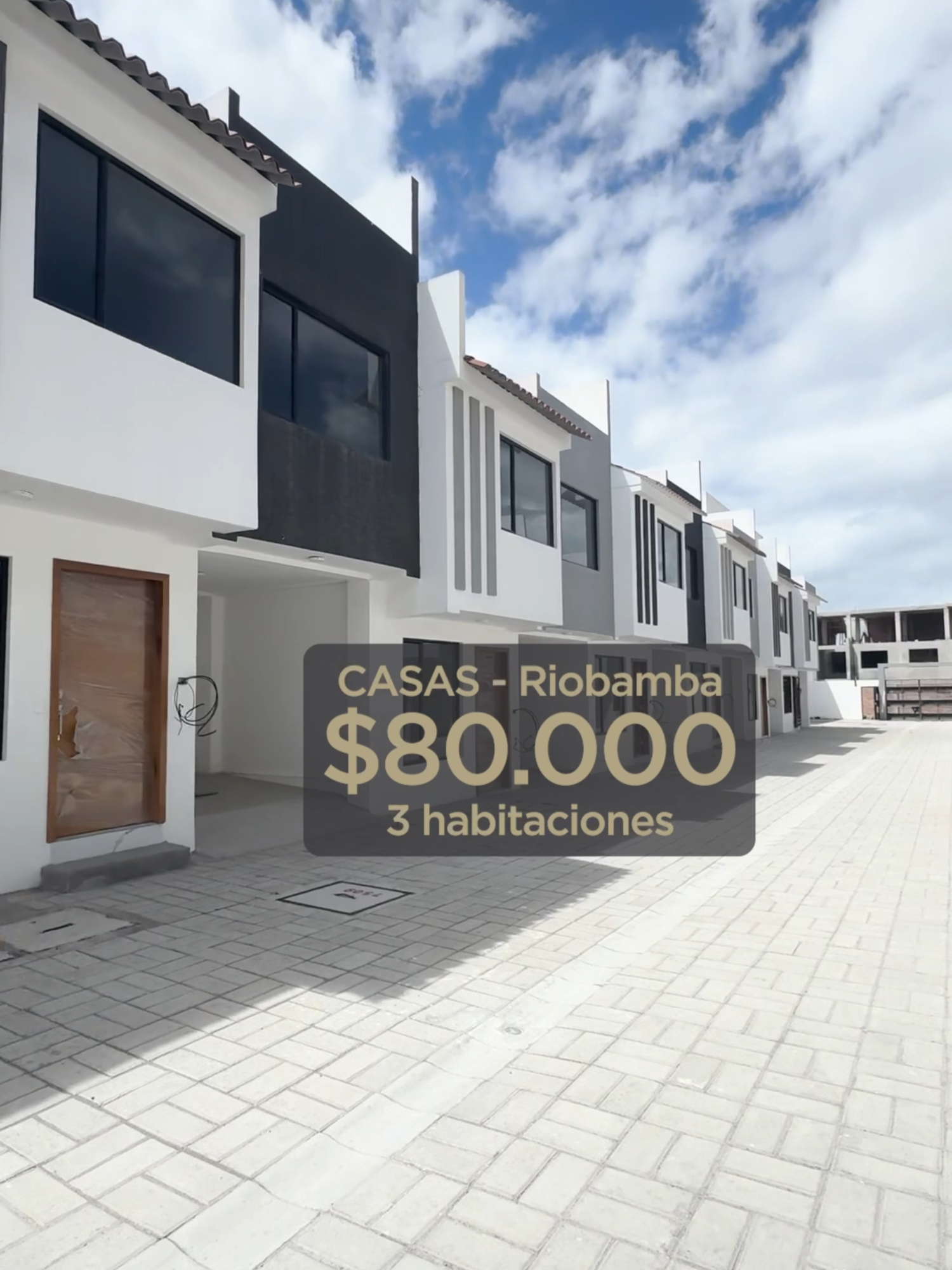 🏘️ Proyecto Armendáriz – Vive con estilo, seguridad y comodidad 🤩 📍 Ubicación estratégica: Calle Río Muisne y Alfredo Pareja. Un exclusivo conjunto residencial que combina tranquilidad, diseño moderno y calidad de vida. 🔹 ¿Qué te espera en Proyecto Armendáriz? ✅ Áreas verdes para disfrutar en familia 🌳 ✅ Seguridad 24/7 con servicio de guardia 🛡️ ✅ Auditorio para eventos sociales 🎤 ✅ Calle adoquinada: mejor acceso y estética 🚗 🏘️ ¡11 casas disponibles! Elige la tuya hoy mismo. Detalles de cada propiedad: 📐 Área de construcción: 135 m² 🏡 Área de terreno: 100 m² 🔸 Distribución moderna y funcional: ✔️ Planta baja: Garaje privado 🚗, sala y comedor en ambiente abierto 🛋️, cocina con desayunador y muebles altos/bajos 🍽️, baño social 🚻 ✔️ Primera planta: Dormitorio máster con vestidor y baño completo 🛏️, 2 dormitorios adicionales con clósets 👚, 1 baño compartido 🚿 ✔️ Segunda planta: Terraza con vista panorámica 🌄, área de lavandería independiente 🧺 ✨ Acabados de alta calidad y diseño contemporáneo 💧 Incluye cisterna y medidores individuales de agua y luz. 📲 Agenda tu visita hoy mismo y haz de Proyecto Armendáriz tu nuevo hogar. 📞 Contáctanos al 099 833 0225 #Century21Fénix #Inmobiliaria #ventadepropiedades #VentadeCasas #riobamba_ecuador🇭🇹🇪🇨 #fyp