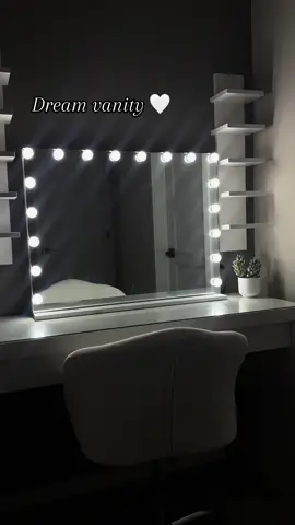 I love itt 😍 #fyp #foryou #hollywoodmirror #viral #dealsforyouday #vanitymirror 