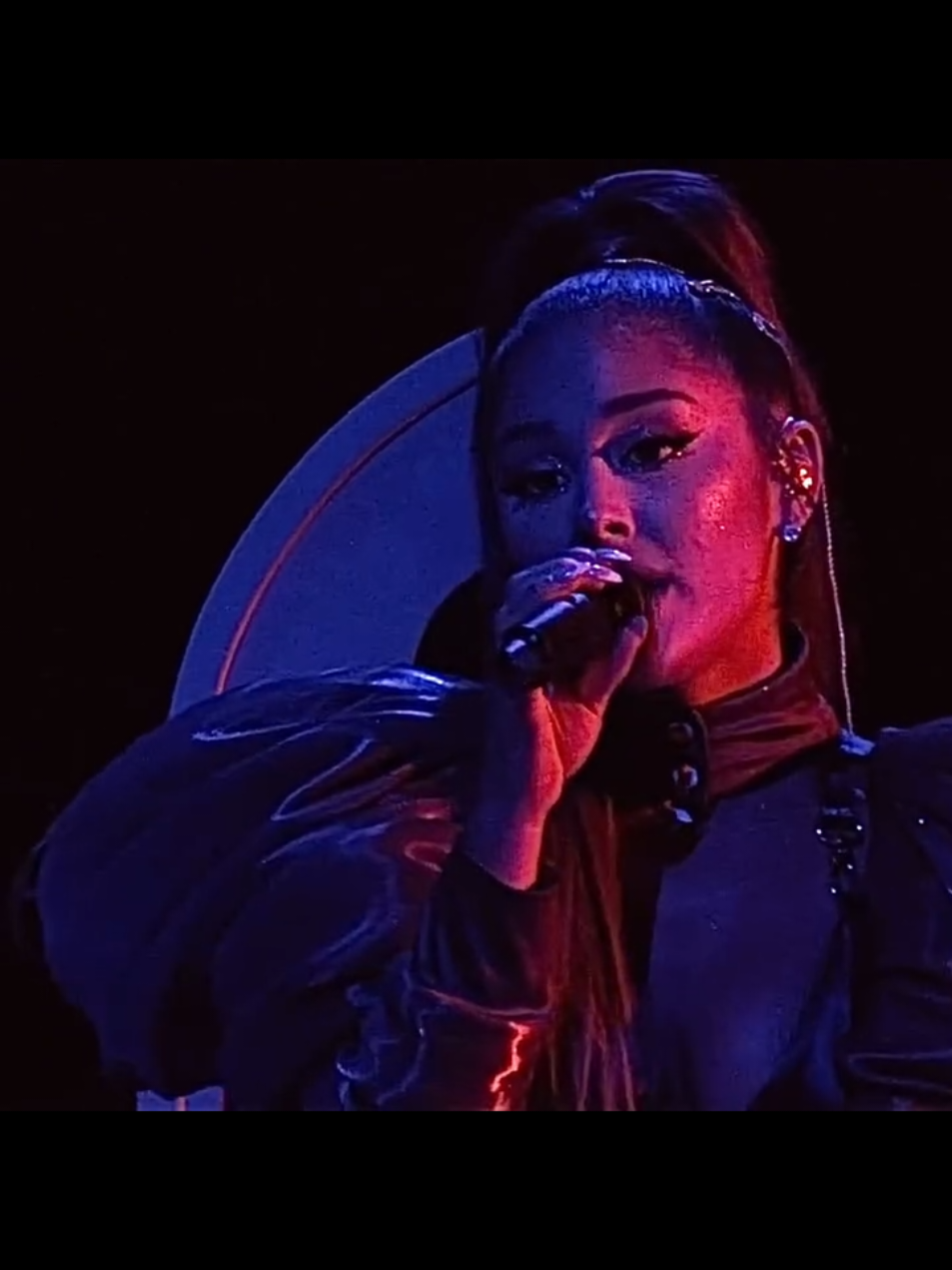 Break up with your girlfriend i'm bored - Sweetener World Tour = @arianagrande 