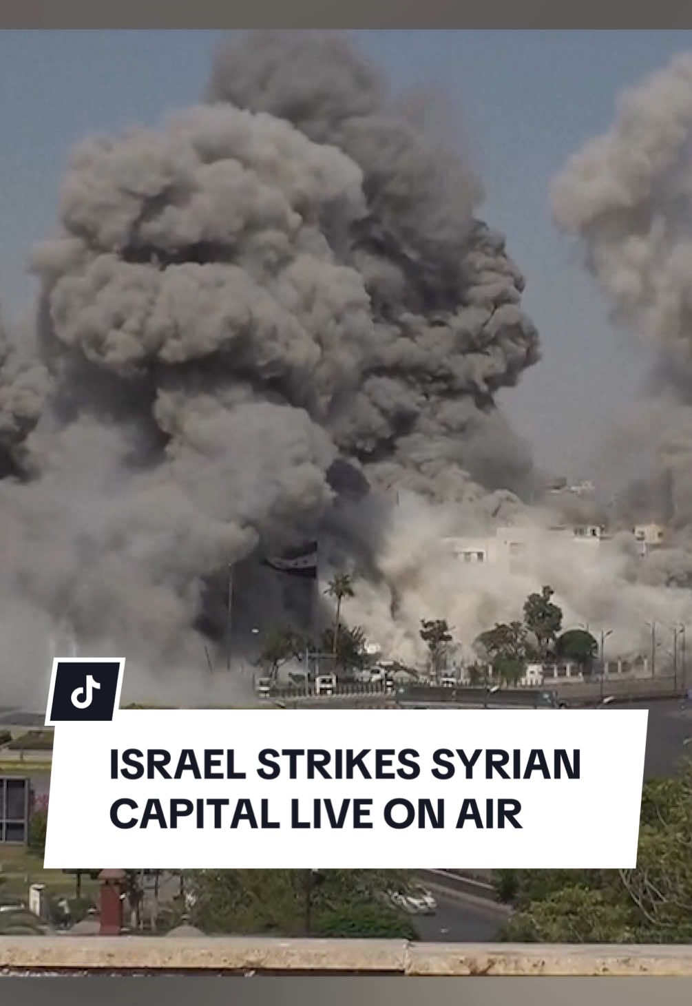 Israel has carried out air strikes in Damascus, targeting areas near the Syrian military headquarters and the presidential palace. Syrian state media confirmed multiple explosions, reporting at least one death and 18 injuries. It marks the third consecutive day of Israeli attacks on Syrian government forces, amid ongoing sectarian violence near Sweida. Clashes between Druze militias and Bedouin clans have escalated in the region. Israel says the strikes aim to protect the Druze community, which shares strong ties with Israel. Syria’s new leadership has condemned the strikes as an attempt to destabilise the country. 