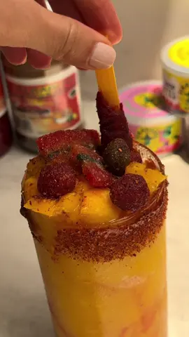 Ella no es cualquier bebida… she’s LA mangonada 💅🍧 #maincharacterenergy #mangonada #chamoy #yummy #drinks 