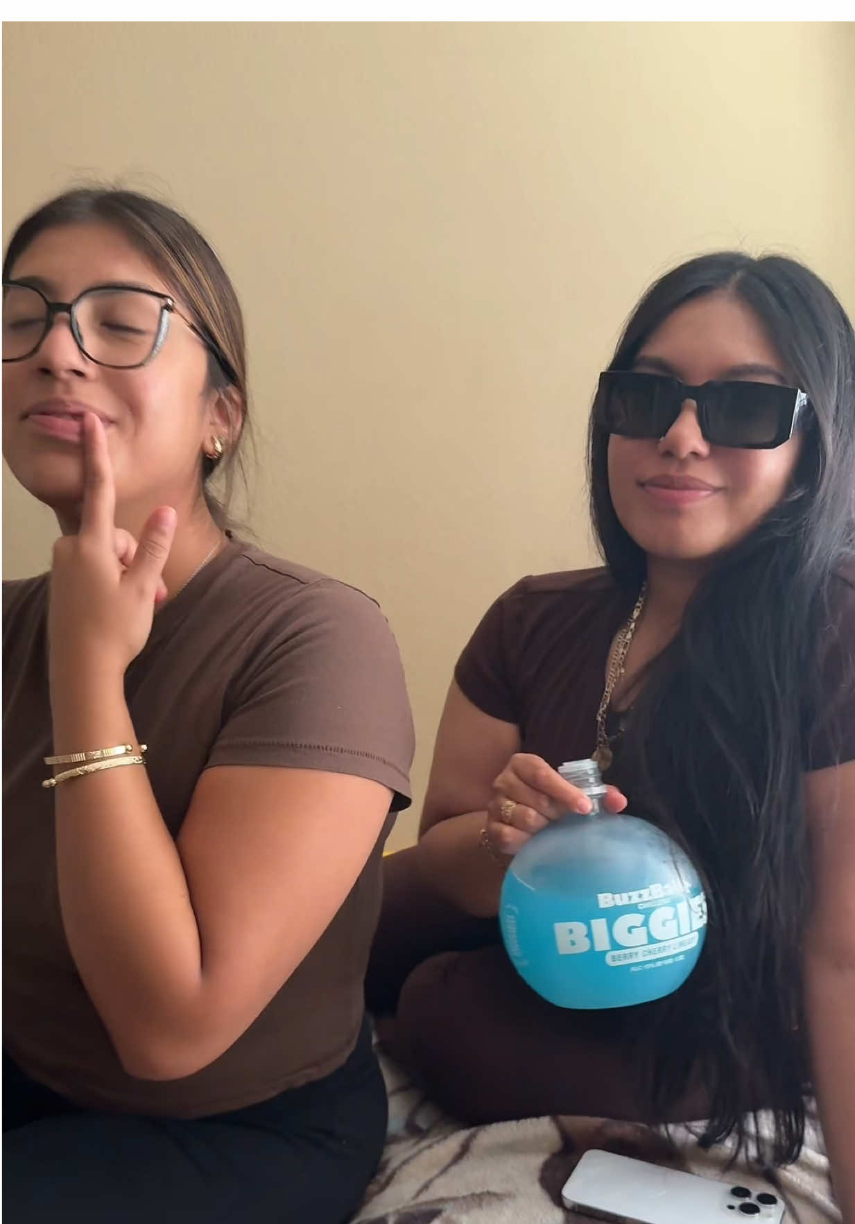 @Jennifer Corona @ᥫ᭡ REUNITED W A BABY 💕 😂😂😂