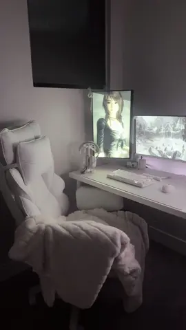 im so happy i got my new chairr!! 🤍                                                      .                                                          .#fyp #dowinx #coquette #dollette #whitesetup 