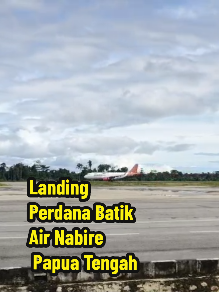 Pesawat BATIK AIR mendarat dengan cantik di bandara aturure Nabire Papua Tengah  #pesawat #lionair #batikair #nabire #provinsipapuatengah 