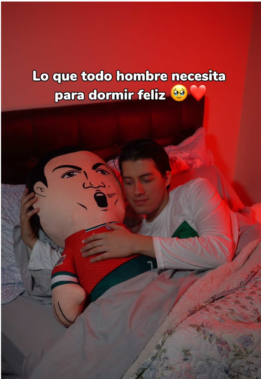 ¿Te imaginas ir a dormir así? 🥺❤️ #peluchesmusicales #peluchescontuvoz #cristiano #cr7 #portugal #pijama #dormir 