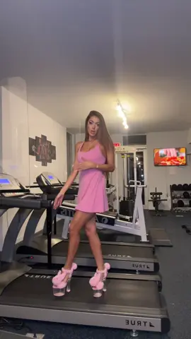 Lo hice en tacones 👠 De donde me ves?👀 #taconchallenge #dance #heels 