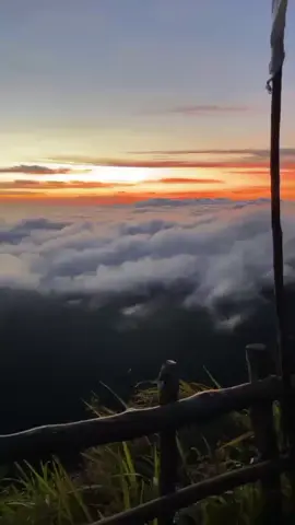 sempat ragu dan bimbang, pada akhirnya di kasih view seindah ini , no remidial² club 👌🏻 #gunung  #puncaksagara2132mdpl #garutjawabarat #fiersabesari #soundviral 