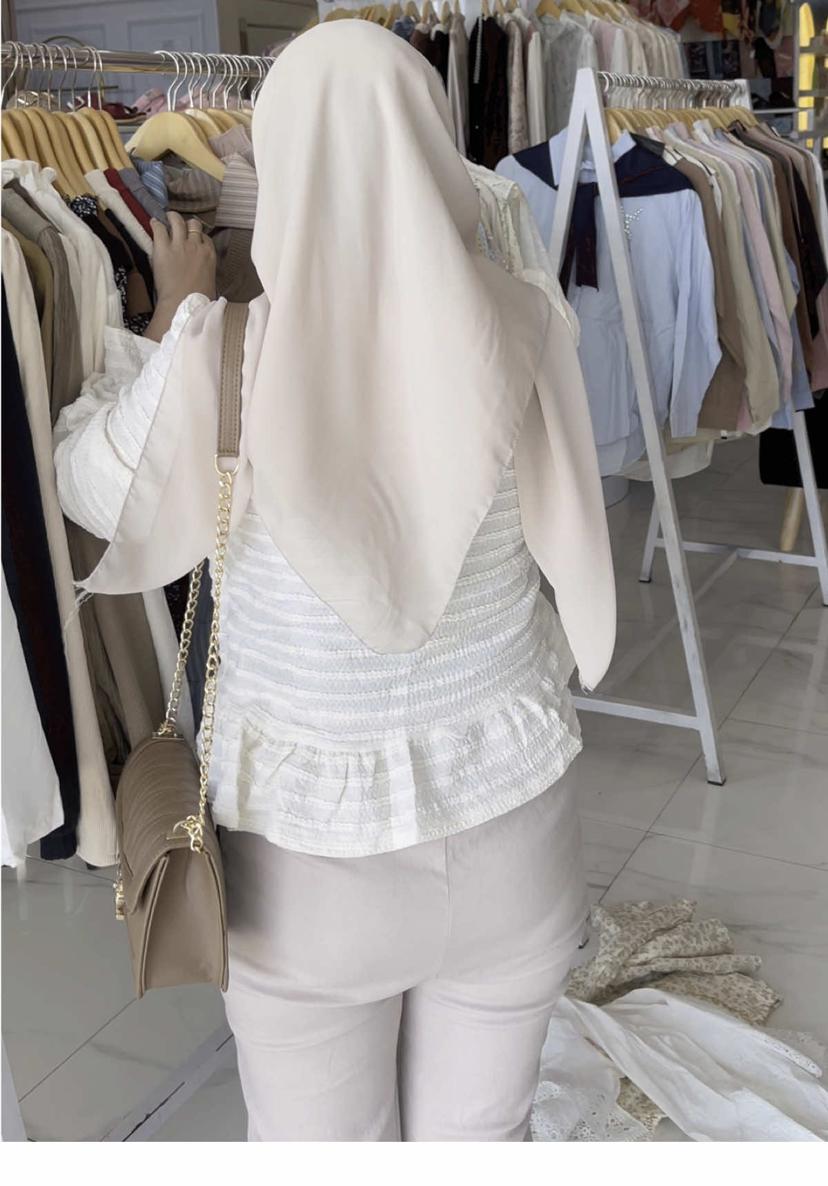Pov ; Cara mendapatkan pelanggan dengan mudah#outfitdemak #bajudemakmurah ##kemejapolo #outfitkorea #spillkemejawanita #outfitideas #cutbrayhijab #vestkorea #bajujepara #jeparabutik #ootdkoreanstyle #seputardemak 