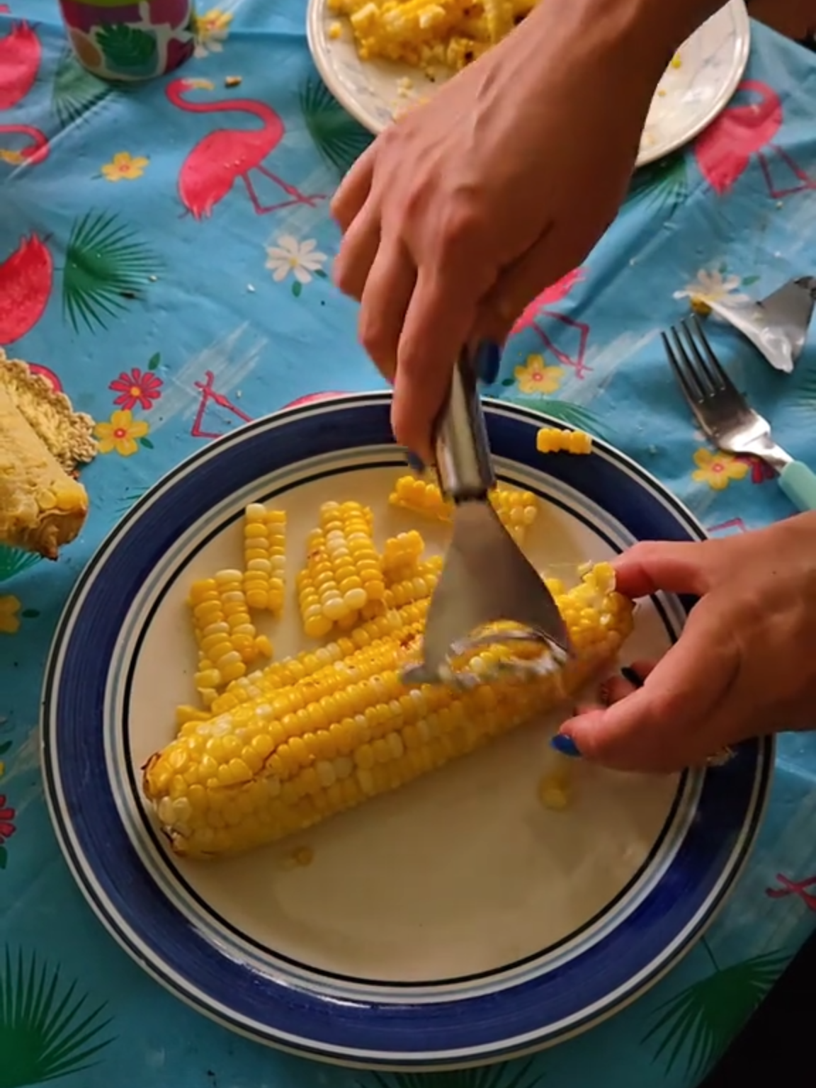 Corn granulator peeling#tiktokmademebuyit #householdgoods #unique #tiktok #foryou #fyp #kitchen