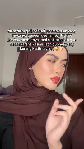 kasian ah nnti dia lari sana sini nyari bantuan wkwk