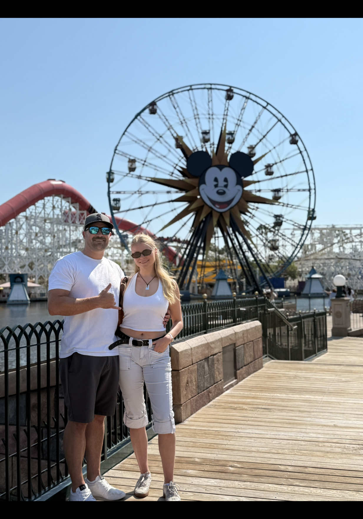 Always a fun day at Disneyland 🥨🎠🍦 #disneyland #californiaadventure #disneylandcalifornia #disneylandoutfit #disney #disneylandfood @Disneyland California 