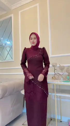 Aqso kurung melayu warna burgundy 😍 #foryoupageofficiall  #dresskondangan  #kurungmelayu  #bajulamaran 