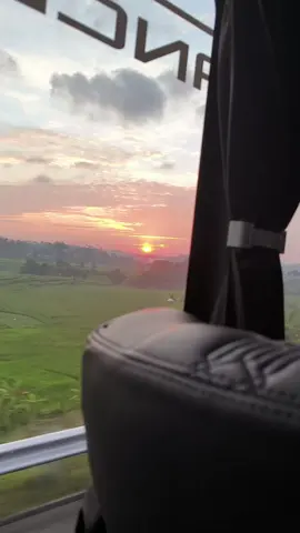 #videobus #syahdu #storybus #busmania #aesthetic #sunrise #fyp #fyp4u #viral #beranda 