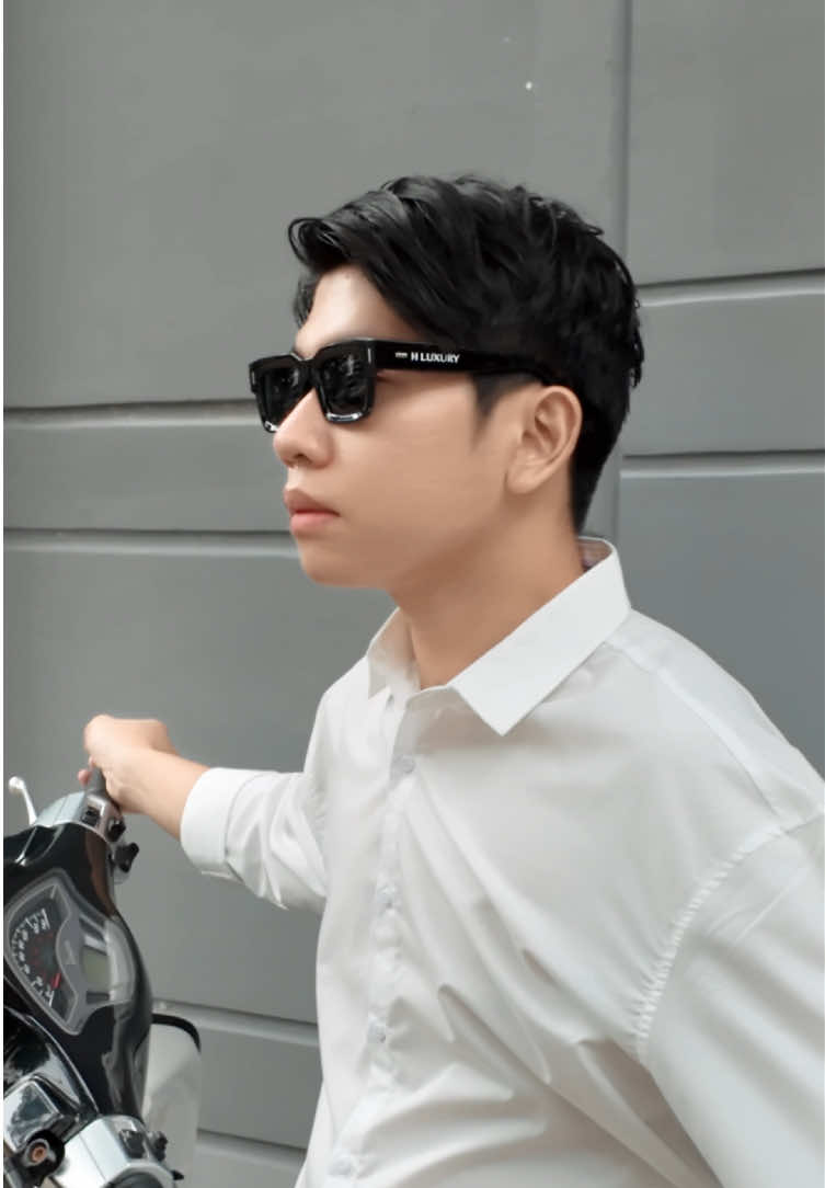 Kính râm gọng vuông thời trang chống tia Uv và bụi bẩn #matkinh #kinhthoitrang #kinhramnamnu 