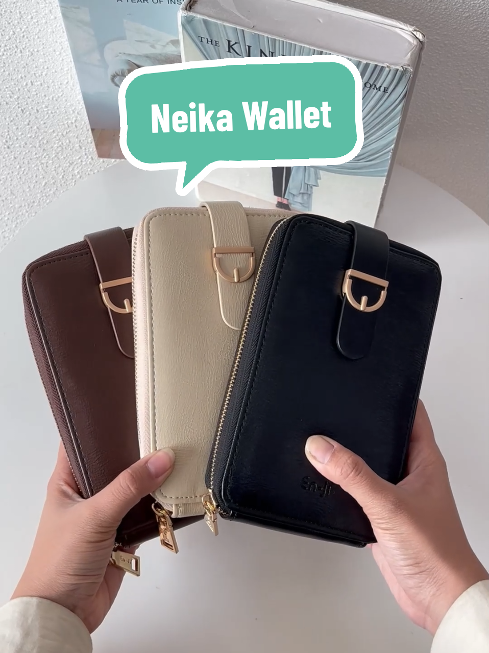 Neika wallet perfect for those days you only need the essentials. Use it as a wallet or sling it as your phone bag, Neika is a must-have to complete your cafè dates or quick errands. Available Color: Cream, Black, Nougat. #enjiid #banggapakeenji #OOTD #outfitideas #ootdfashion #fypシ゚viral #fypage #fashion #fypシ #aestheticbags #taswanita #fyp 