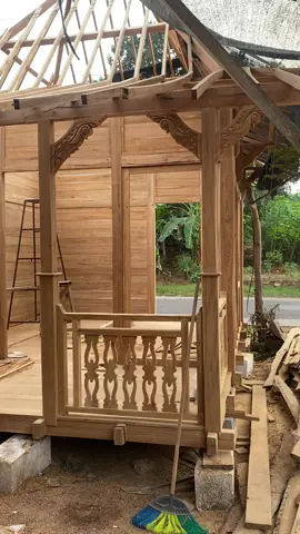 Rumah gladak nya masih proses ya boskuh . Monggo yg mau pesan bisa langsung chat mimin ya boskuh  #rumahgladak #gladak #rumahjoglo #joglojati #kayujati #rumahminimalis #kayu #jepara 