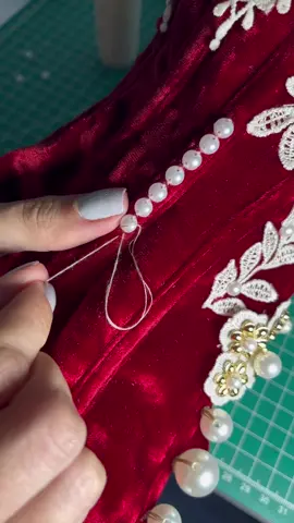 FASE FINAL RETO DE CORSETERIA  Hoy es el ultimo antes de la presentación final y formal de mi corset, ha sido una bella aventura que sin duda repetiria de nuevo. Gracias a @miriamjocabed.limon por el reto y por nutrirnos de tanto aprendizaje ❤️ MAÑANA REVELACION DE LA PIEZA FINAL 🥳 #retocorsetería #retocorseteria #tailormade #corset
