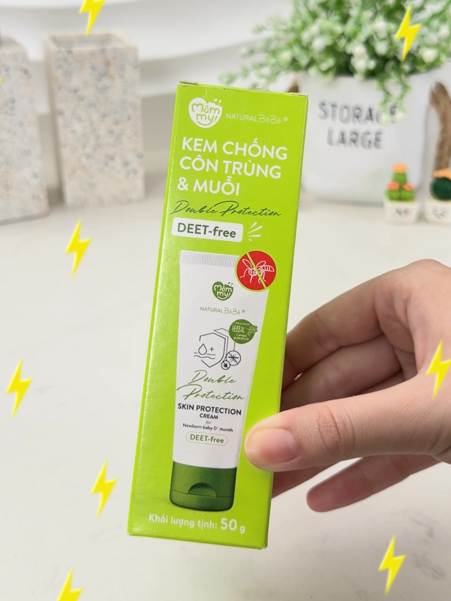 Muỗi đốt sưng như ong chích, tưởng phải mặc giáp cho bé 😩 May mà tìm ra em kem chống muỗi 