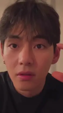 O meu ursinho Taetae disse q n ia aceitar comportamento infantil😂❤️E ele todo neném, brincando🫠 Amo muito meu tete🤏🏻🥰🥰😍😍💜💜💋#btsthv #goodboy