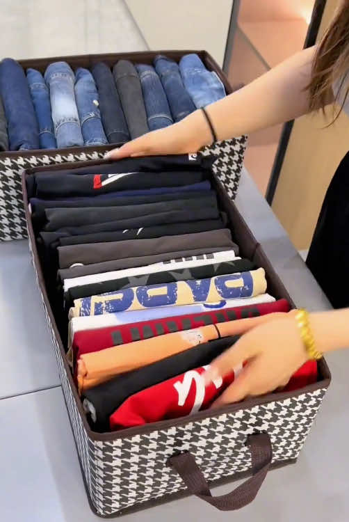 Good way to fold #organizer #storagebox #storageideas #foldingclothes#T-shirt