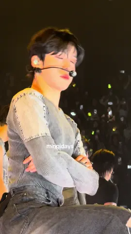 yunho was looking a little tooooo good tonight 🫠 #ateez #에이티즈 #yunho #윤호