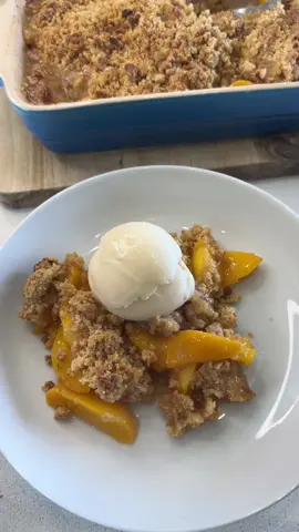 Peach Crumble 🍑  Recipe: serves 4-6 825g Canned Peach Slices, in Juice 1/2 cup Peach Juice (from the can) 2 tbsp Castor Sugar 1 tsp Cinnamon 1 tbsp Cornstarch 2 tbsp Butter, melted Crumble topping -  1/2 cup Brown Sugar 2 cup Plain Flour 125g Butter, melted 1 tsp Vanilla Recipe inspo from @Adriánna Guillory-Bellow 👏🏼 #peaches #dessert #EasyRecipe #crumble #peachcrumble #peachcobbler #pudding #quickdessert #foodhack #bakingrecipe #baking #winterdessert #comfortfood #familyrecipe