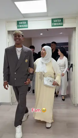 Lamine and his grandma ❤️🥹 #fcbarcelona #barçaontiktok #lamineyamal 
