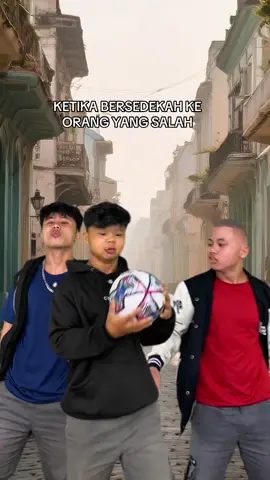 KETIKA BERSEDEKAH KE ORANG YANG SALAH  Bisa bisanya begitu yahh #ardikatamps 