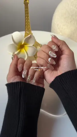 i’m so inlove with this handmade press-on nails 🥰💅✨ #nails #pressonnails #fakenails #nailart #nailextension #naildesign #fyp 
