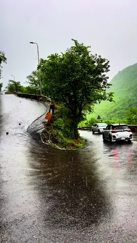 Khaa jaingy choka💔🌧️ #islamabad #tiktokofficial #islamabadian #naturalbeauty #foryoupage #greenpakistan⚘🇵🇰⚘ #foryou #tiktokpakistan #plzviralvideo #standwithkashmir 