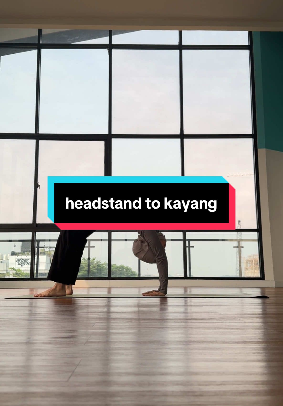 headstand to kayang #yogatok 