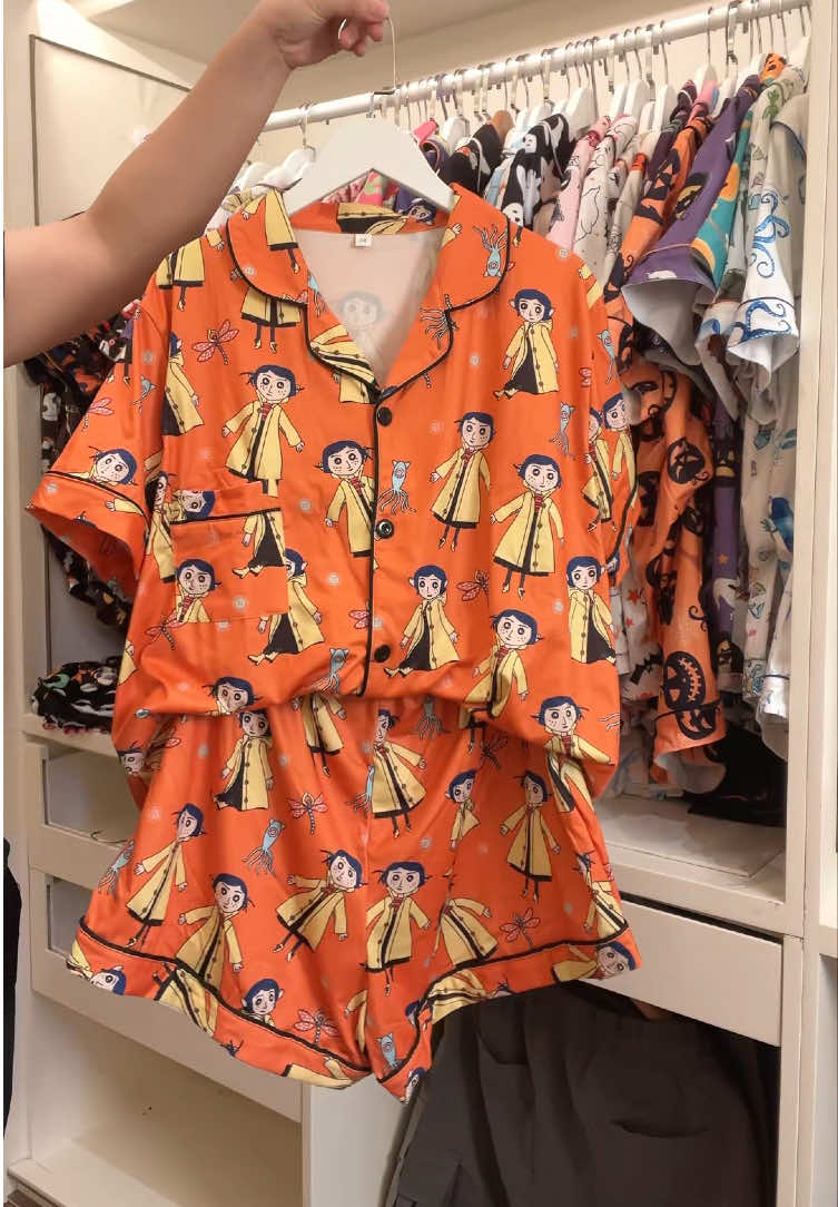 Ladies Coraline pajama set#pajama #pajamaset #nightwear #sleepwear #spotlightfinds #pjs #tiktokshop #dealsforyoudays #halloween #halloween2025 #coraline 