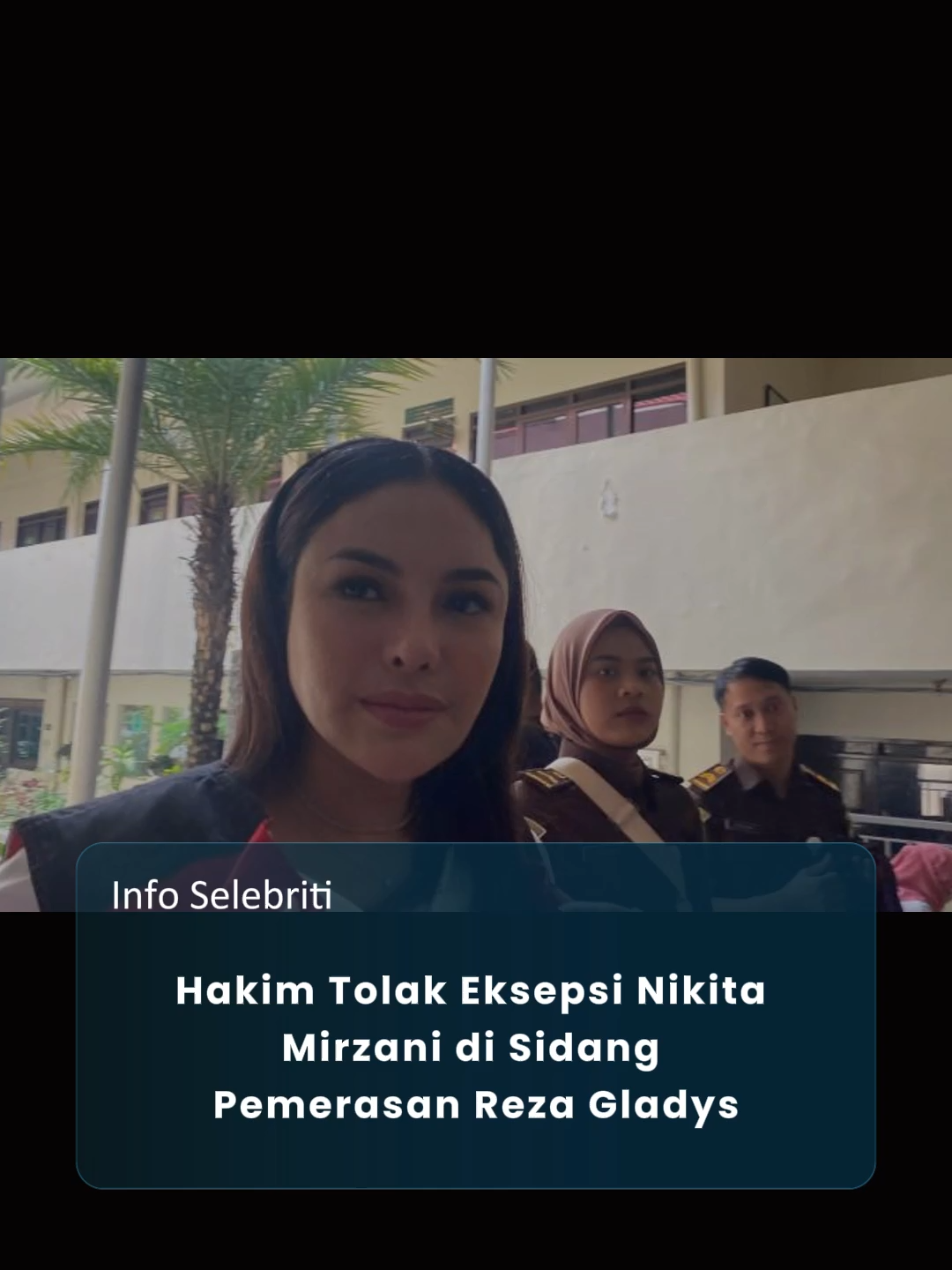 Majelis Hakim Pengadilan Negeri Jakarta Selatan menolak eksepsi dari Nikita Mirzani dalam sidang putusan sela hari ini, Kamis (17/7/2025).Dimana dalam sidang sebelumnya Nikita Mirzani mengajukan 11 eksepsi usai didakwa atas kasus pemerasan dan tindak pidana pencucian uang (TPPU).Hakim kemudian memerintahkan jaksa penuntut umum (JPU) agar melanjutkan sidang Nikita Mirzani ke tahap pemeriksaan saksi-saksi yang akan berlangsung pekan depan, 24 Juli 2025. Sumber : Tribunnews.com #nikitamirzani #rezagladys #kasuspemerasan #tribunnews #serambifm