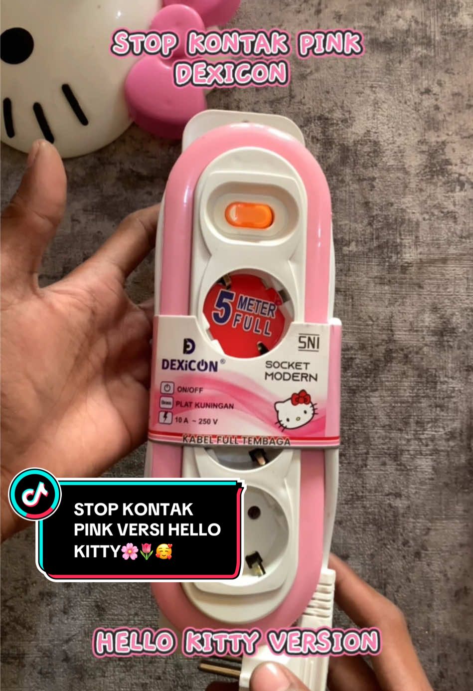 Stop Kontak Lubang + Kabel meter, Dexicon + Switch On/Off Warna Stop Kontak 3 Lubang  4 Lubang + 3 Meter 5 Meter Kabel - Merk : Dexicon - Panjang kabel : 3meter dan 5meter - Daya : 10A, 250V - Kabel full tembaga - Produk sudah SNI - Tersedia hanya warna pink - Menggunakan saklar pusat - Plat kuningan + Terminal kuningan - Sistem management kabel untuk menyelipkan kabel listrik dengan rapi - Lubang gantung untuk memudahkan menggantung produk - Stop kontak dengan design modern #stopkontak #dexicon #pinklovers #pingky #pinksoft              