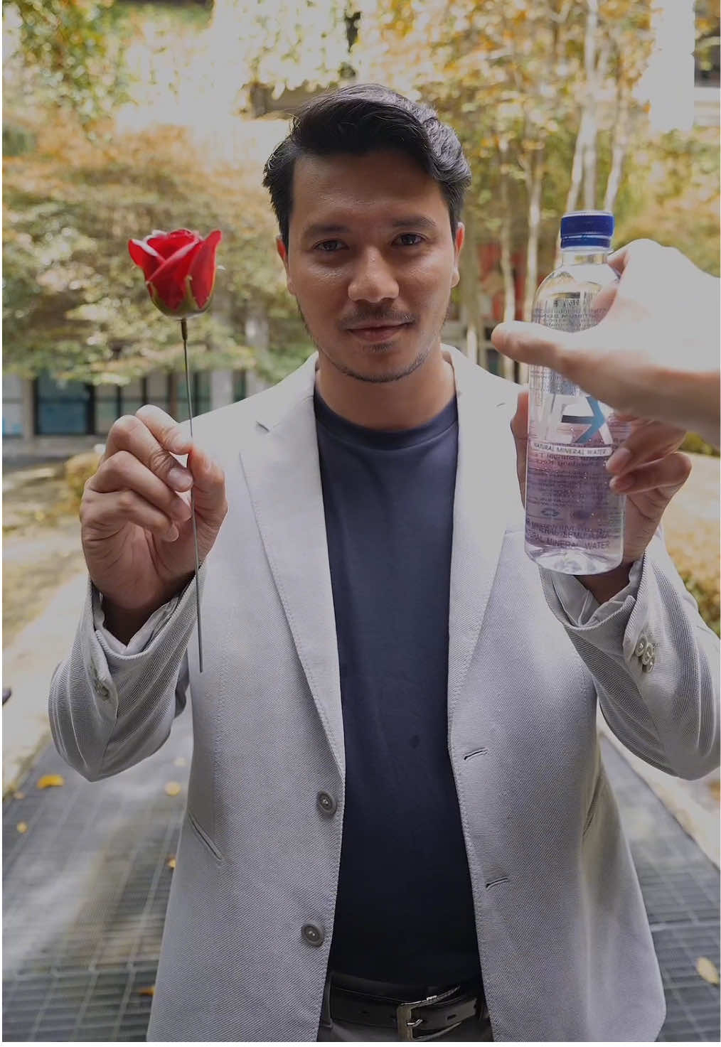 Kalau korang jumpa ‘The Salesman’ version Malaysia ni, korang pilih yang mana? @NEXBeverage pilihan tepat kalau nak selamat 😉 #nexbeverage #mineralwater #squidgame