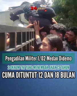 Serka Darmen Hutabarat dan Serda Hendra Fransisco Manalu didakwa menembak mati MAF (13 tahun), Senin (14/7/2025) dituntut 18 dan 12 bulan penjara di Pengadilan Militer I-02 Medan, Sumatera Utara.  Menanggapi tuntutan itu, ibu MAF merasa tak puas. Bahkan sejumlah warga yang juga tak puas, melakukan aksi demo di depan gedung pengadilan. #metro24jam #berita #medan #pengadilanmiliter 