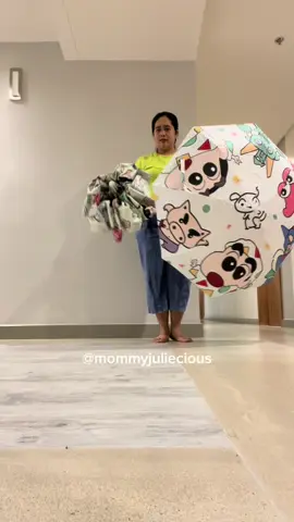 Maulan na naman nga,at must have talaga ang payong,.hindi lang basta payong dapat maganda at cute din,kagaya ko char🤣 #momlife #payong #MOMbubudol #orangeapp #BlackApps #tiktokshop #shoppeebudol 