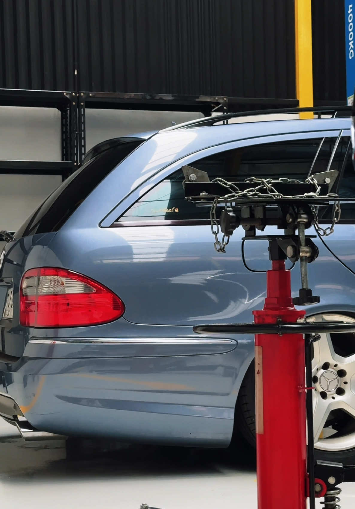Kalcer parah sehh.. Mercedes Benz S211 Wagon. #mercedes #luxurycars #mercedesbenz #fyp #mercy #s211 #wagon 