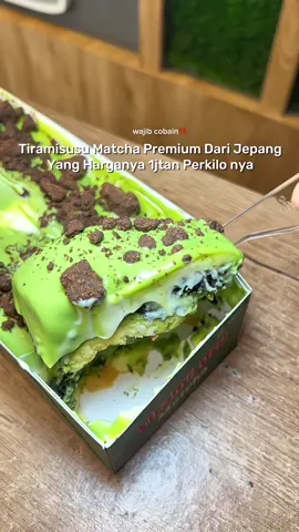 Pantes aja dibilang oleh-oleh sombong, ya memang sombongg bngt matchanya aja 1jt/kg! Rasanya real japanessee matcha bro!  #TiramisusuMatcha #Matchatok #Chocomory #RecommendedKuliner