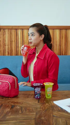 Punya jadwal yang padat bikin aku butuh yang sat set biar tetap semangat! Makanya aku minum OKKY Jelly Drink MAXX biar semangatku dan serunya hariku tetap MAXX✨🥳 Goyang di mulut, serunya lanjuut! @okky.idn 