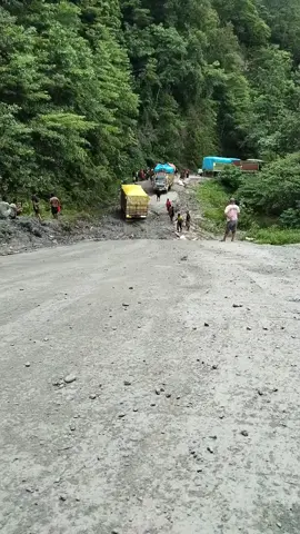 begini lah cantikkk kami para driver maju terus sj tdk pernah di hargai,  terpaksa pakek jalur yg mundur,  supaya bersukur saja😂😂