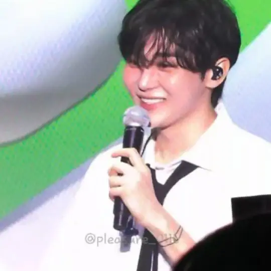 whoever did his hairtyle and makeup today need a raise istg! LOOK AT HIS FACE CARD  #seungkwan #seventeen #세븐틴 #booseungkwan #fanparty #japan #happyburstday #fyp #fypシ 