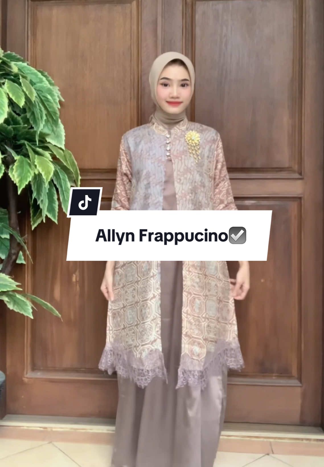 Auto glow up pake dress ini! 💥 Bisa buat kondangan, ngedate, atau OOTD 📸  #kaftanjakarta #outfitcheck #batikindonesia #bajukondangan #outfitideas #outfitoftheday #ootdkece #foryoupage❤️❤️ 