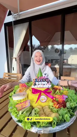 Bingung cari tumpeng enak untuk acara keluarga, kantor, atau hajatan apa saja? Mulai 350 ribu, paket lengkap siap santap! 😍 ⏰ Pesan H-4 jam pun aman terkendali. Cek dulu yuk 👉🏻 @tumpengkalianda Dijamin puas! 😋 #senderdotco #sender #tumpengkalianda #lampung #lampungselatan #viral #infografissender #kulinerlampung